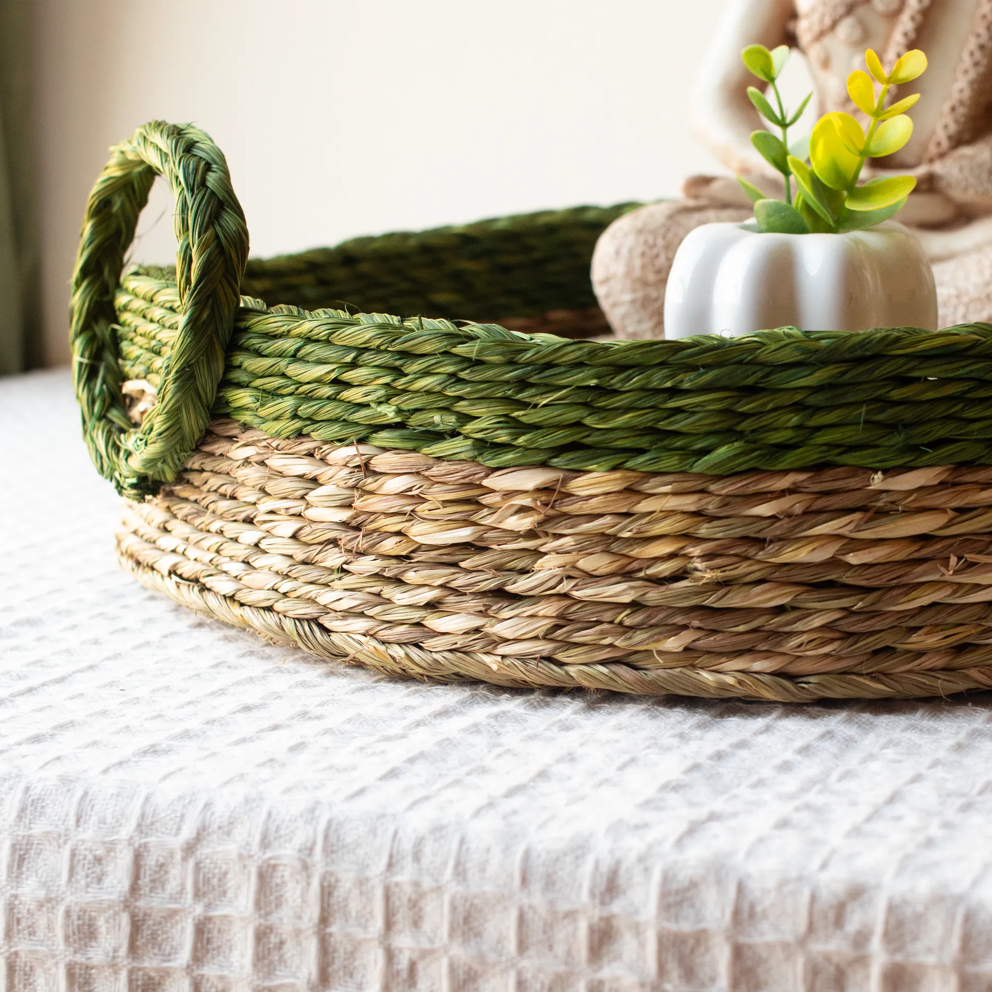 NATURAL GRASS ROUND TABLE TRAY ORGANIZER-DUAL COLOUR NATURAL AND GREEN HOME DECOR