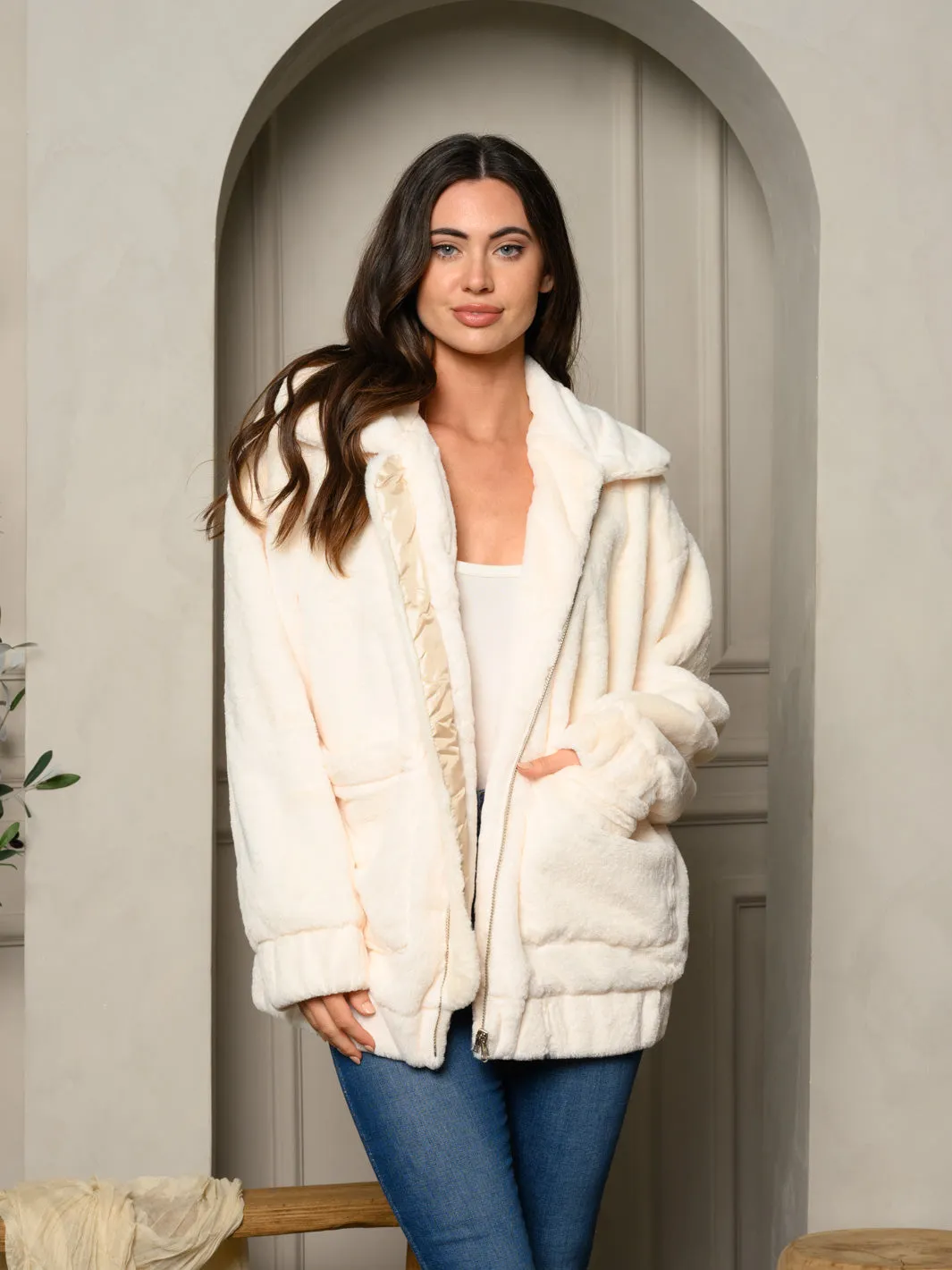 WOMEN'S FUZZY COLLAR ZIPPER CLOSURE LONG COAT JACKET
