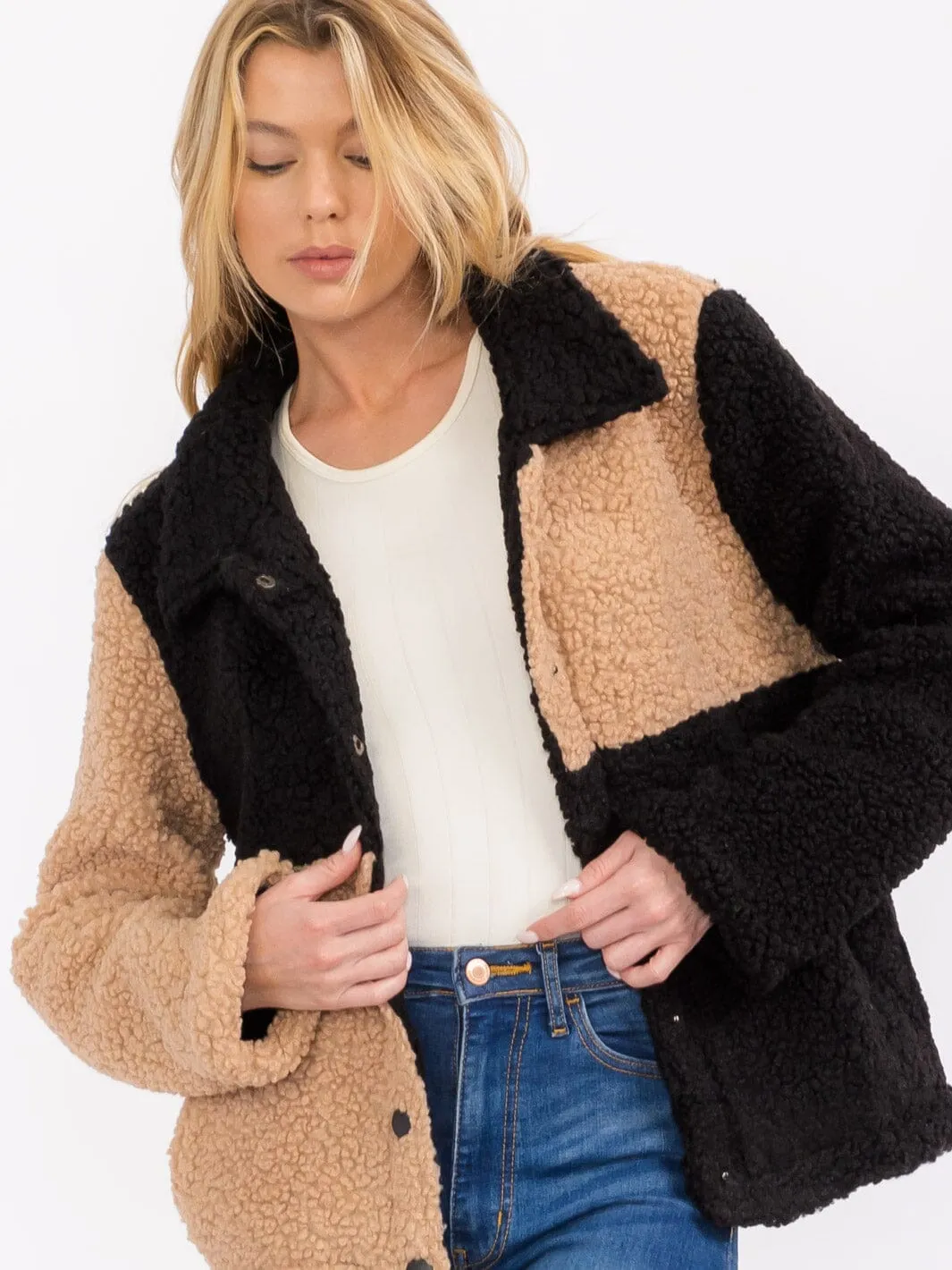 WOMEN'S LONG SLEEVE BUTTON CLOSURE FRONT POCKETS COLORBLOCK SHERPA JACKET