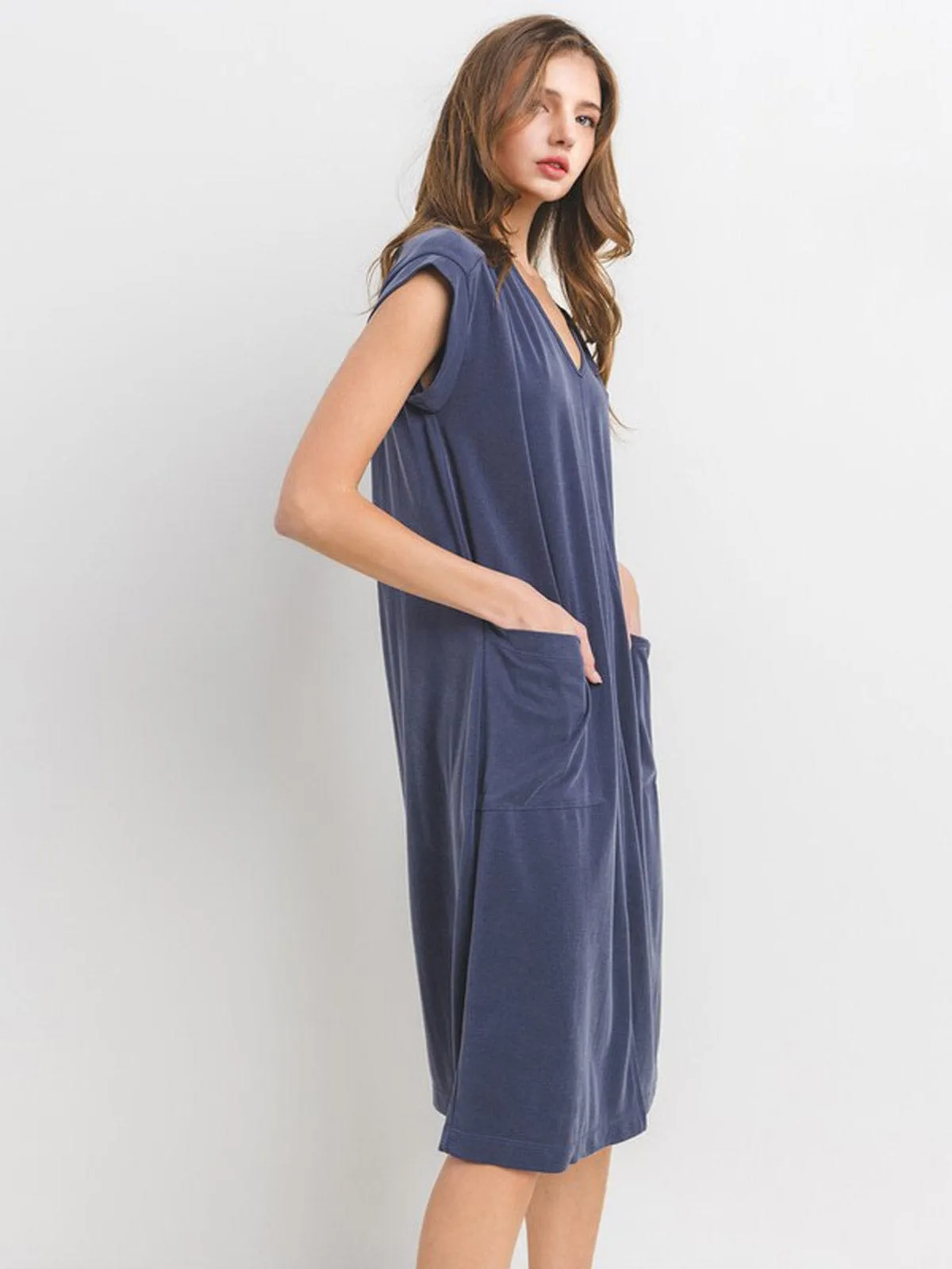 WOMEN'S SHORT SLEEVE V-NECK FRONT POCKETS TUNIC MIDI DRESS