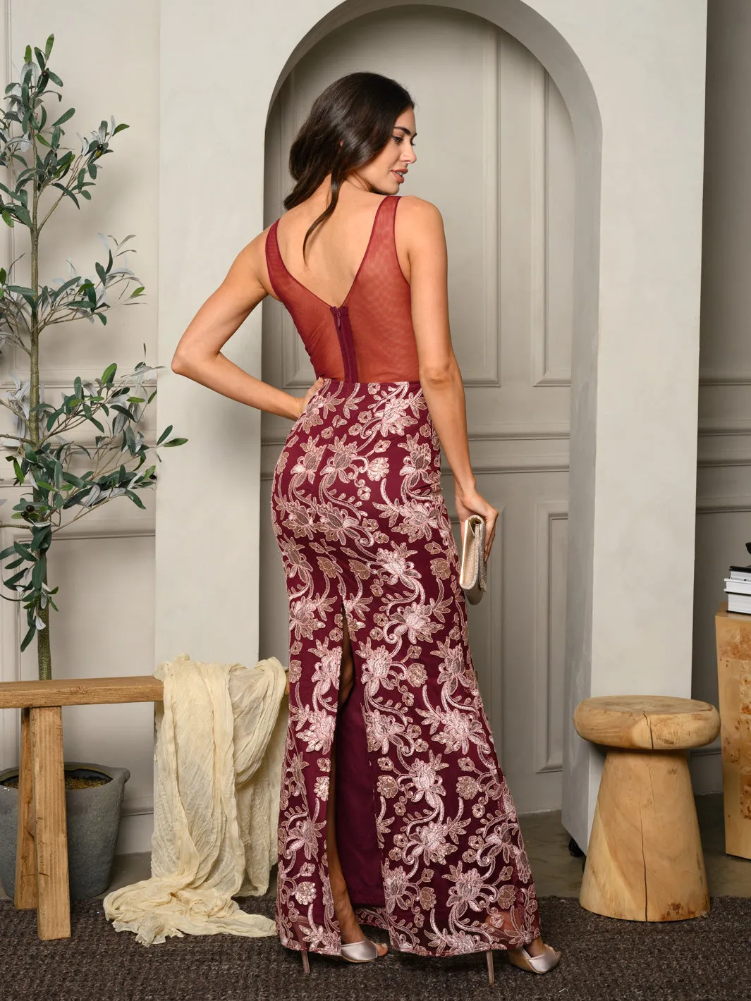 WOMEN'S SLEEVELESS V-NECK OPEN BACK MESH MAXI DRESS